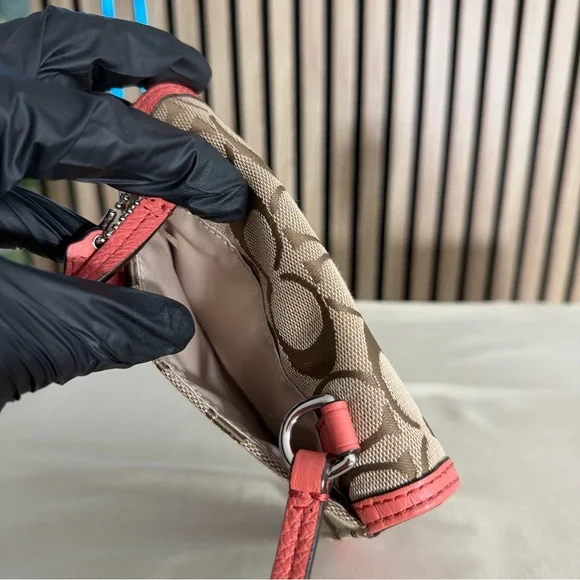 🌸 COACH Tan and Pink 🌺 RARE signature coral salmon leather Crossbody Bag - Picture 9 of 10